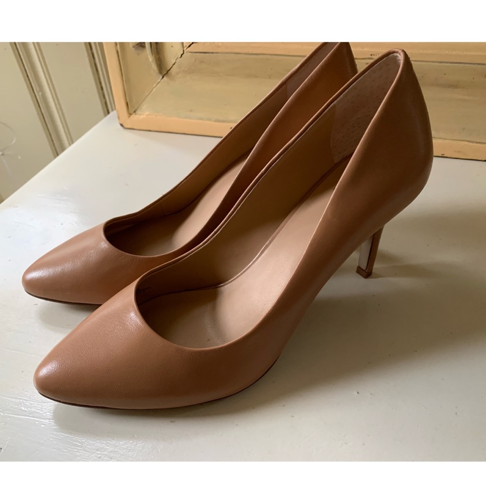 Leather heels, in like-new condition
